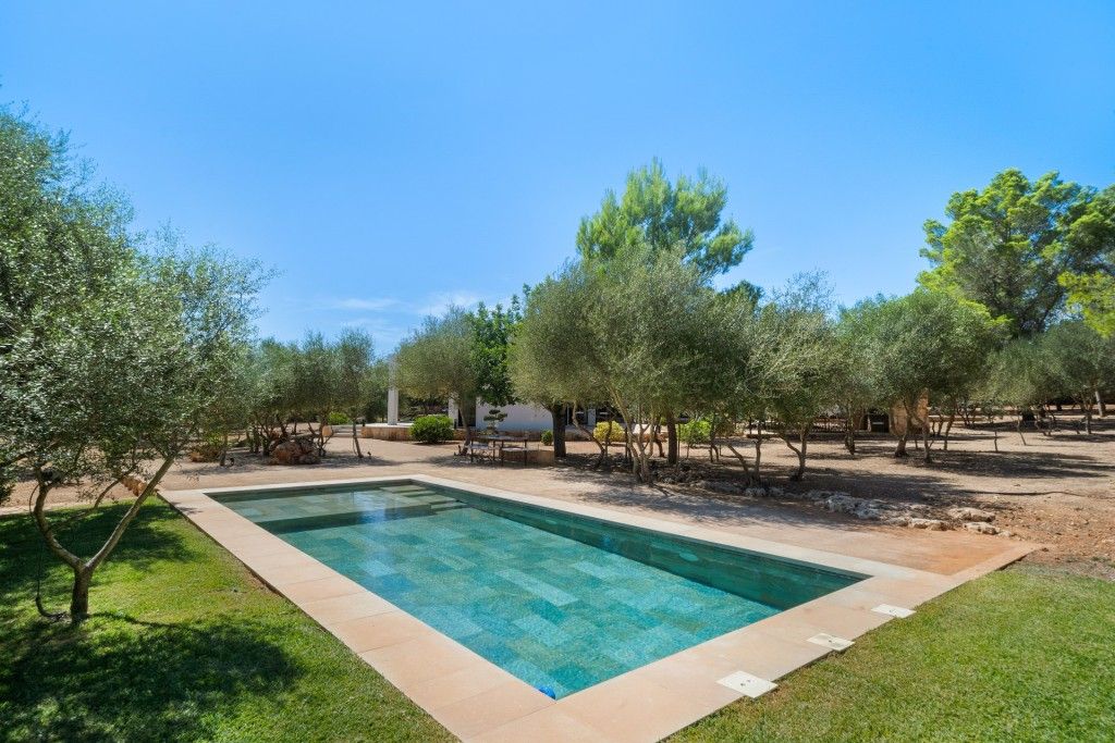 Property photo 2 of 19 Pool