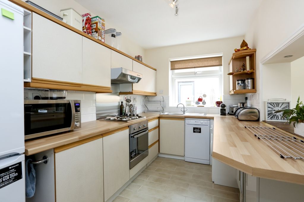 Property photo 2 of 6 Kitchen