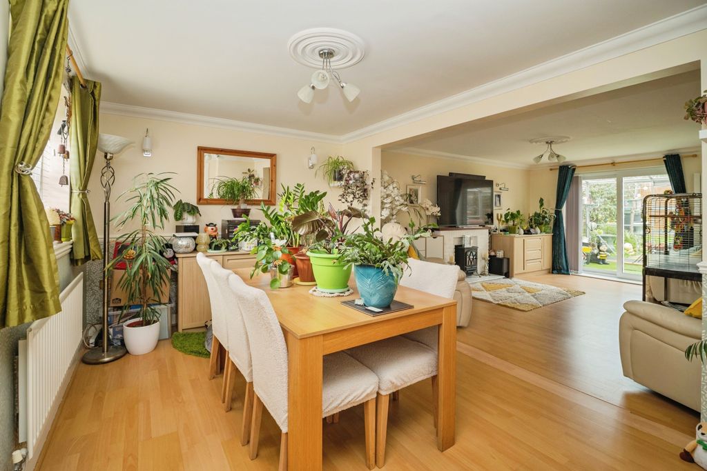 Property photo 2 of 19 Dining Area