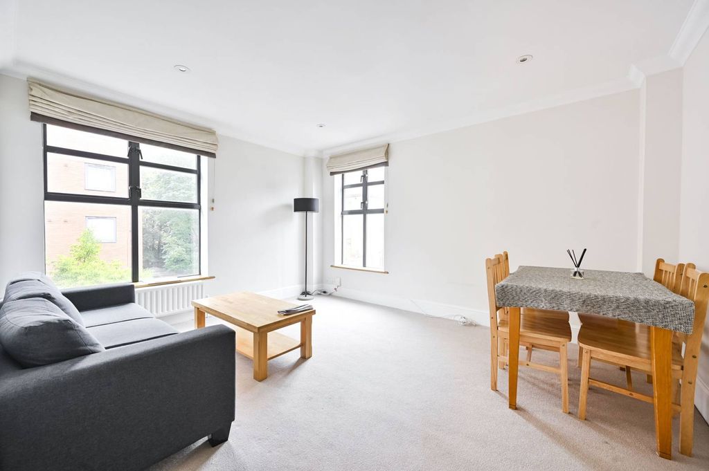Property photo 2 of 9