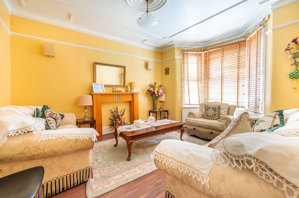 Property photo 2 of 20