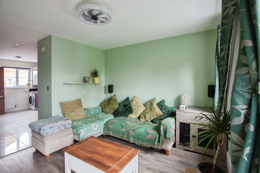 Property photo 2 of 20 Img_2044