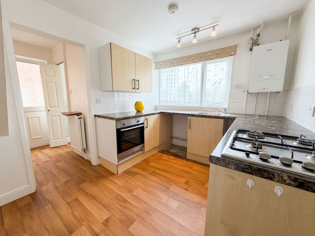 Property photo 2 of 8 Kitchen