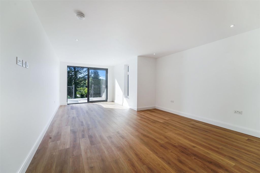 Property photo 3 of 27 Coulsdon Road, 16 (14).Jpg