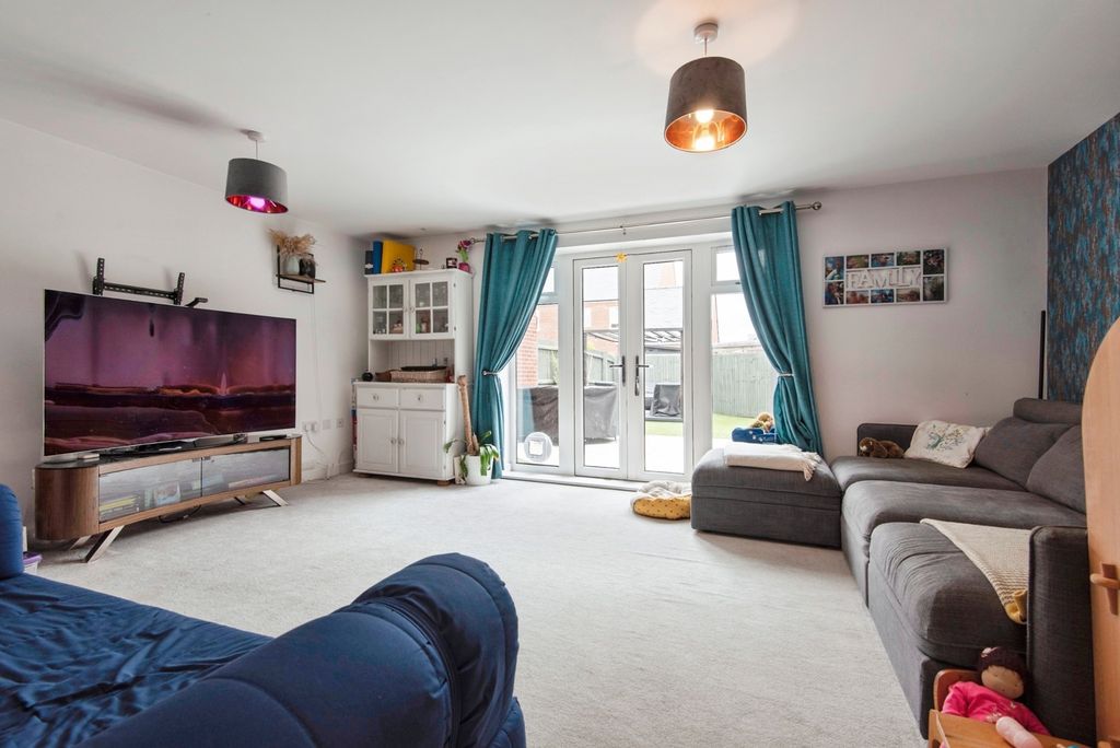Property photo 2 of 17 Pbox-Img.Jpg