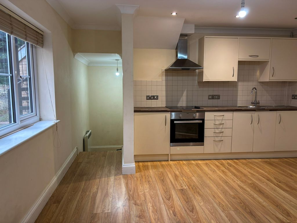 Property photo 3 of 10 Studio