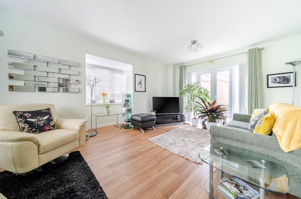 Property photo 2 of 20