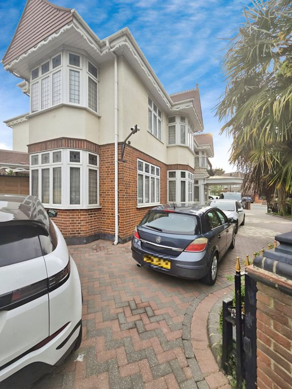 Property photo 2 of 26