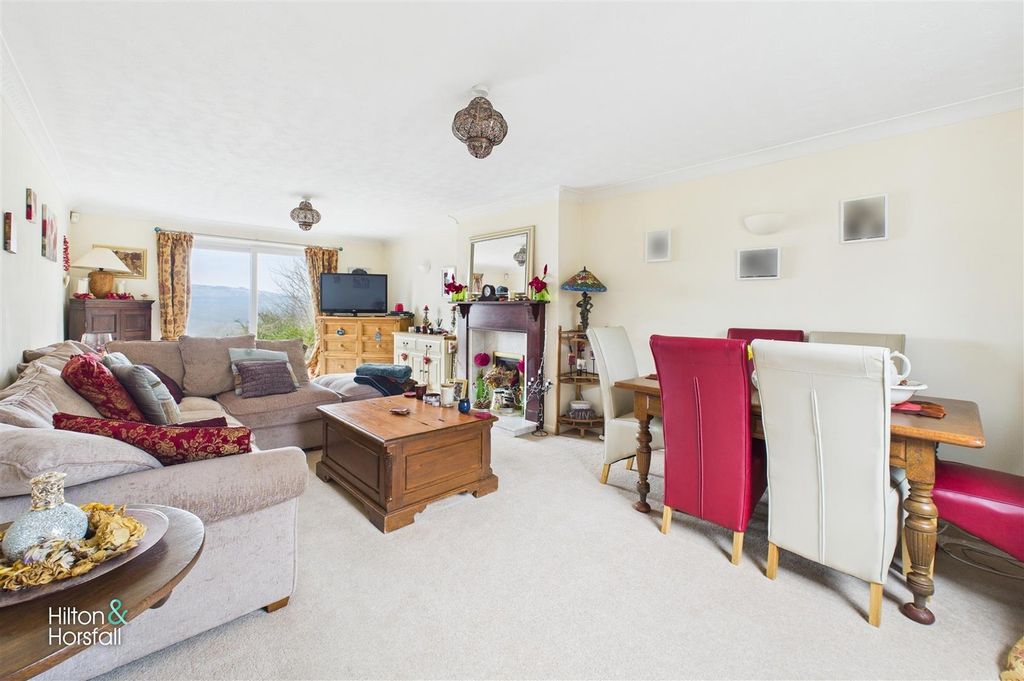 Property photo 2 of 19 Richmond Avenue