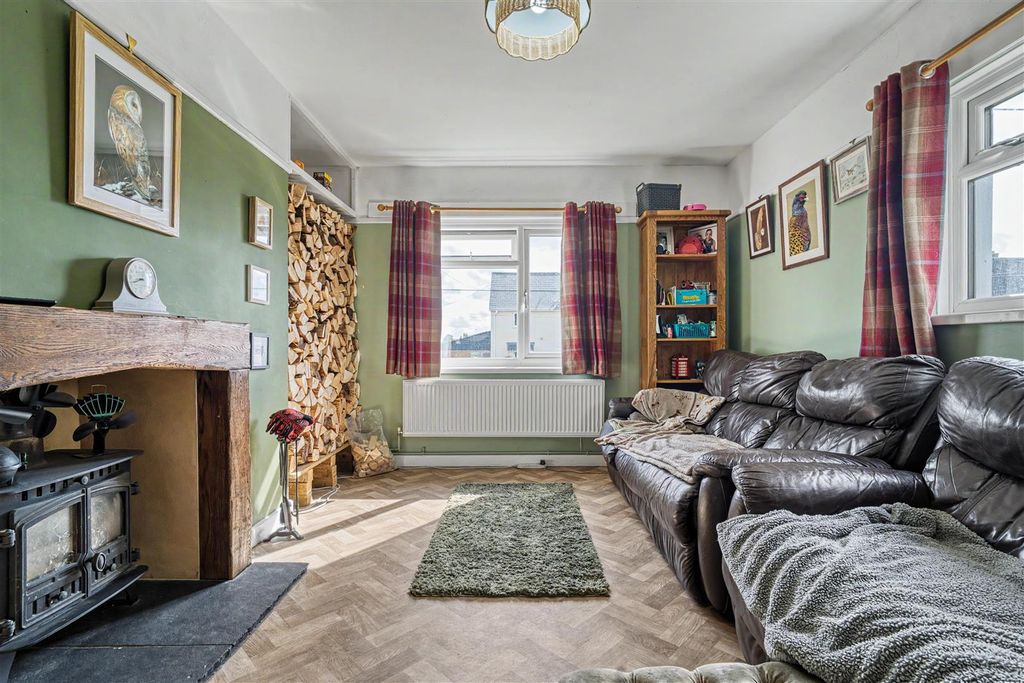 Property photo 2 of 11