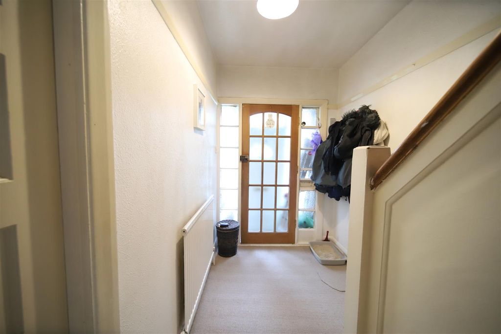 Property photo 3 of 21 Hallway.Jpg