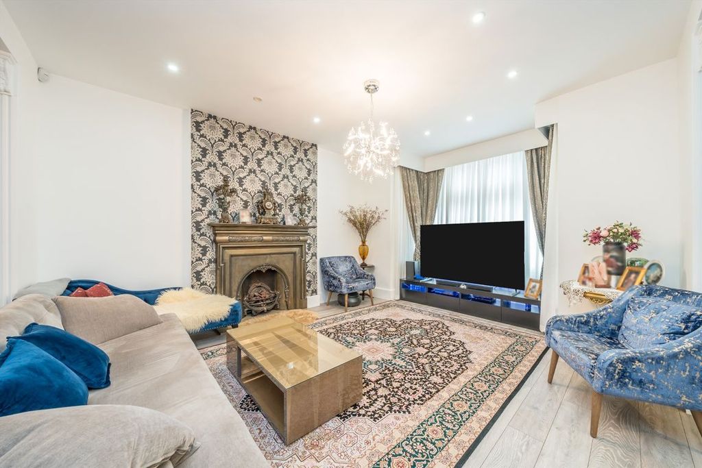 Property photo 3 of 7