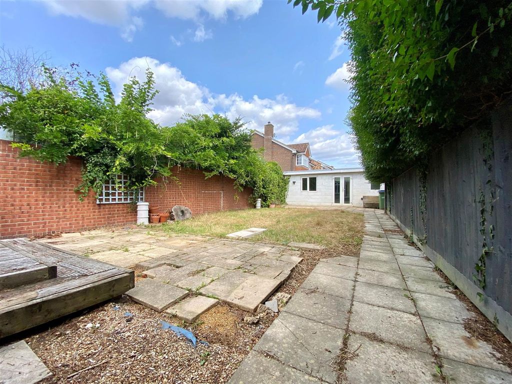 Property photo 2 of 17 Garden.Jpg