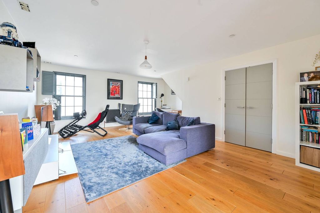 Property photo 3 of 15