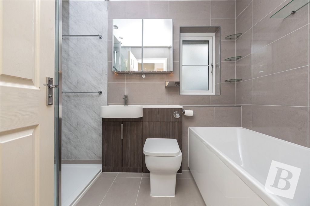 Property photo 2 of 12 Bathroom