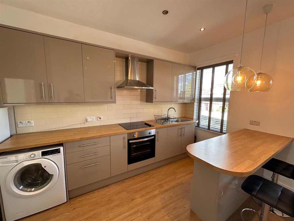 Property photo 3 of 9 Kit.Jpg