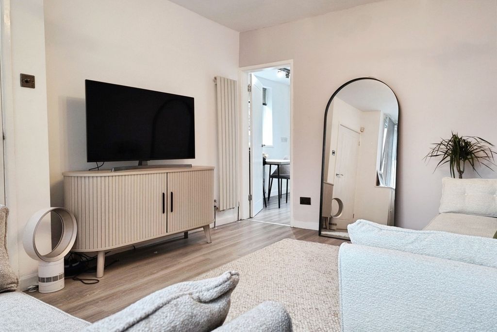 Property photo 2 of 16 Pbox-Img.Jpg