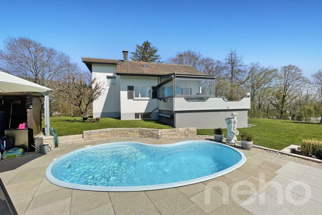 Property photo 2 of 13