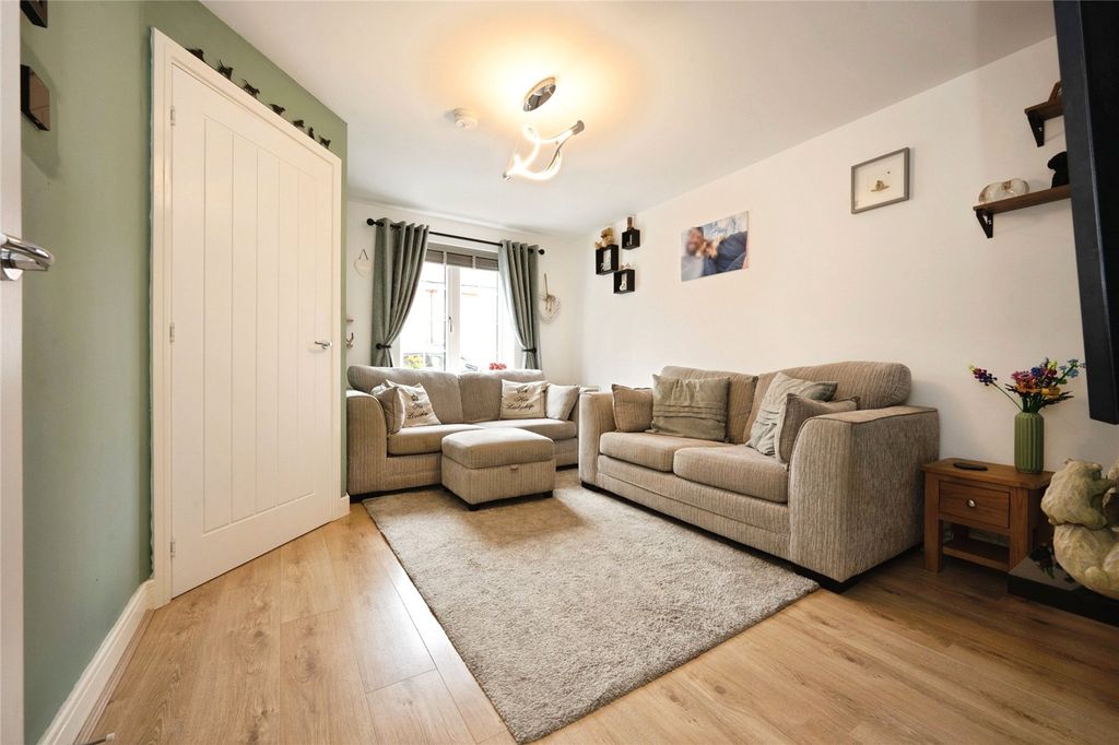 Property photo 2 of 21 Picture No. 18