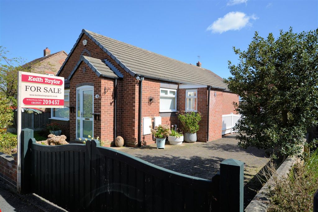 Property photo 1 of 19 Templar Way.Jpg