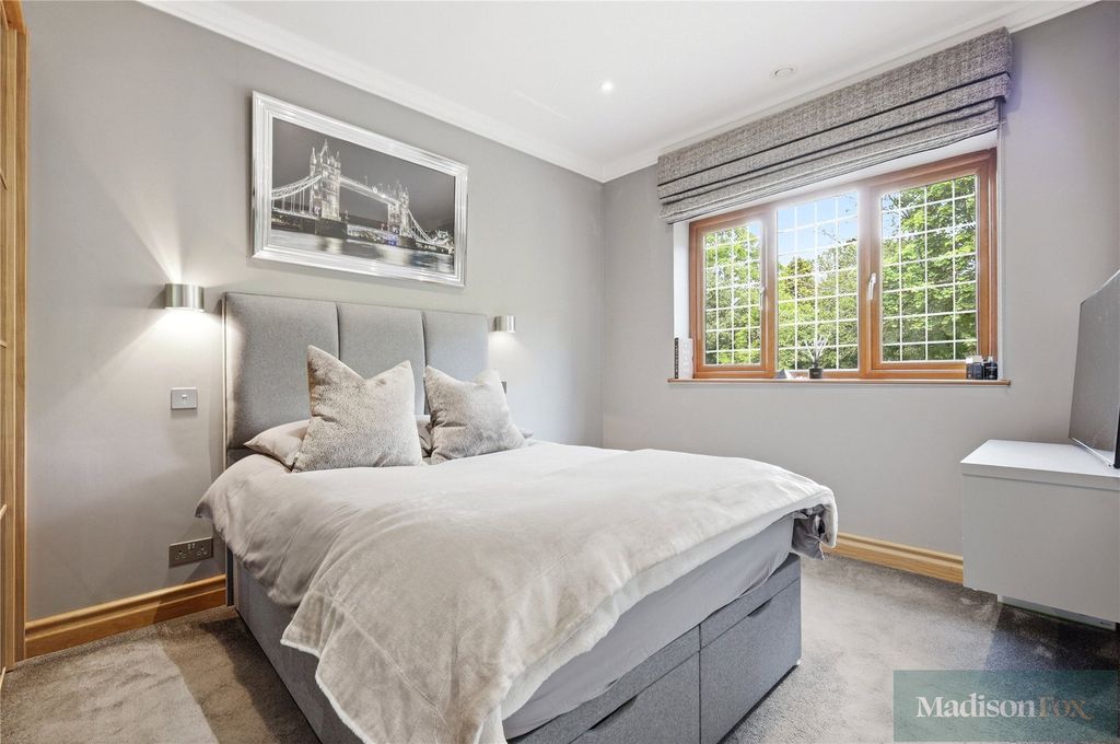Additional image 38 of 5 bed detached house for saleWest View, Loughton, Essex IG10