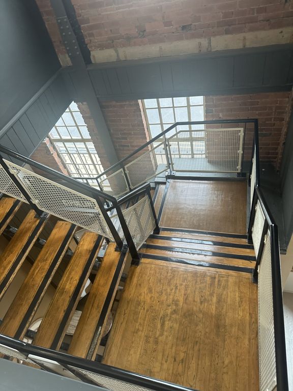 Property photo 3 of 10 Staircase