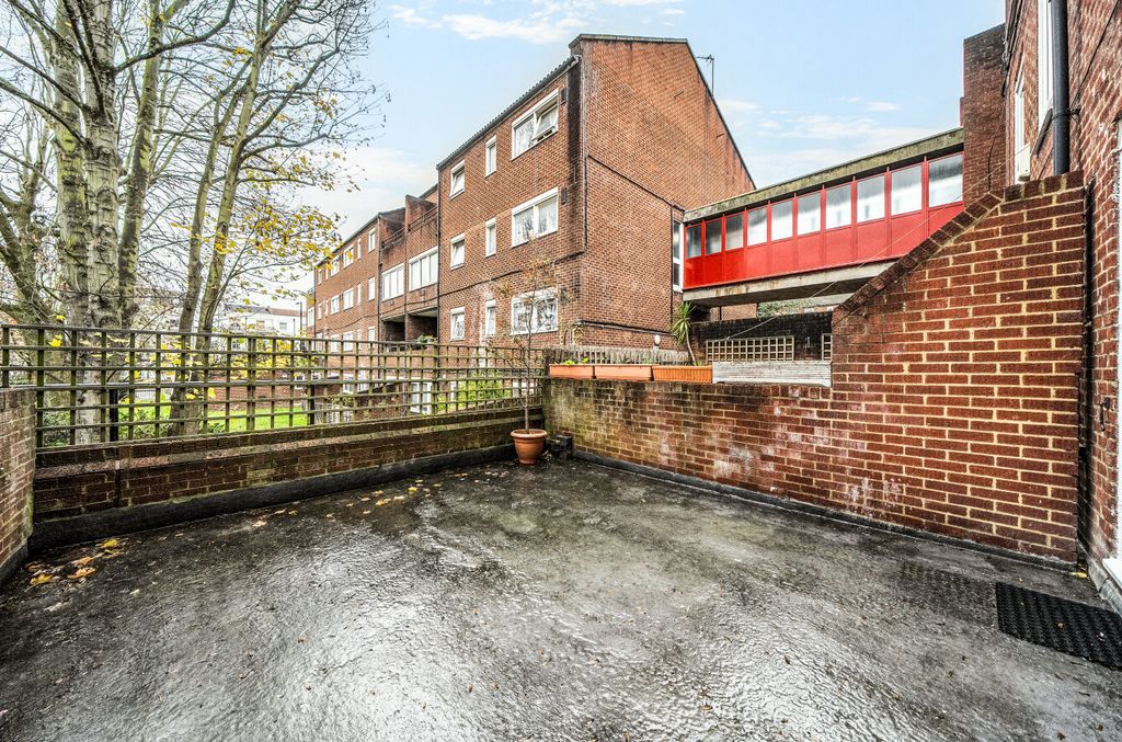 Property photo 3 of 13 1386535-6-692d8F8...