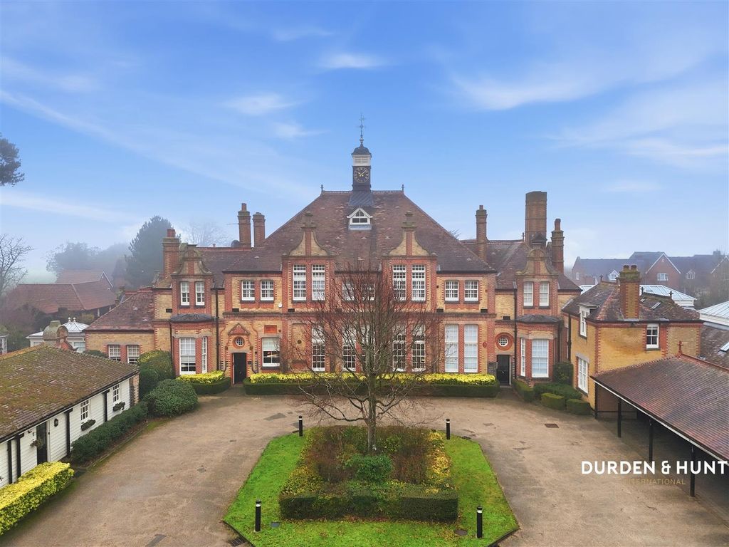 Property photo 1 of 21 Elmbridge Hall