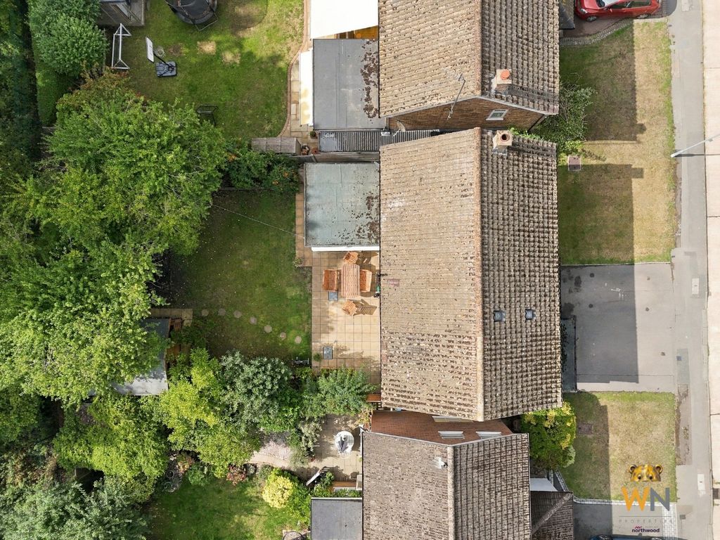 Property photo 2 of 27