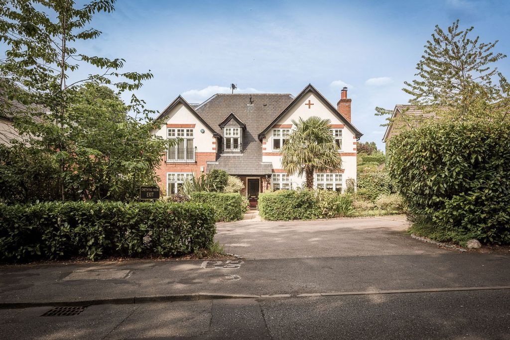 Property photo 2 of 39