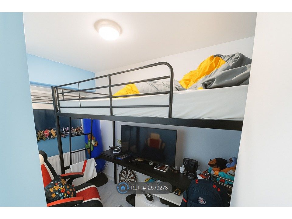 Property photo 3 of 12