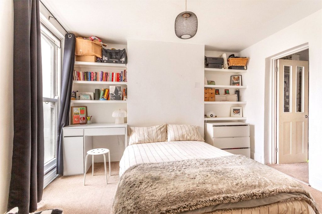 Property photo 3 of 13 Picture No. 12