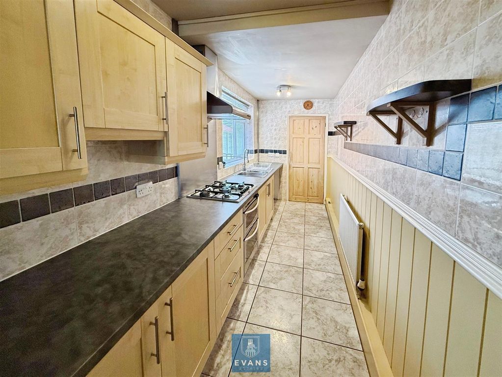 Property photo 3 of 14 Kitchen