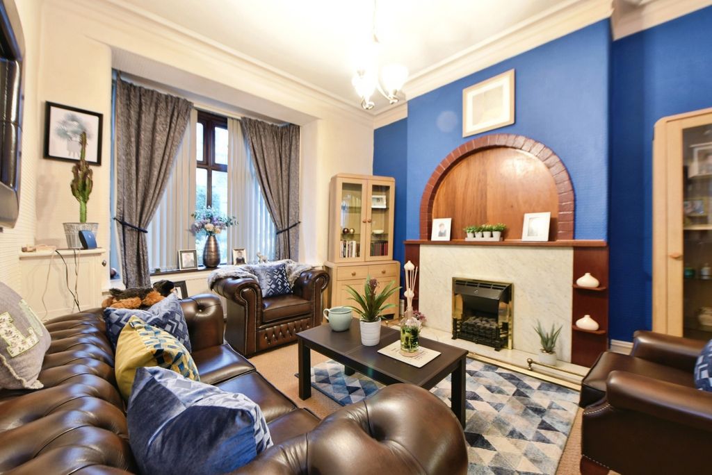 Property photo 2 of 15 Lounge