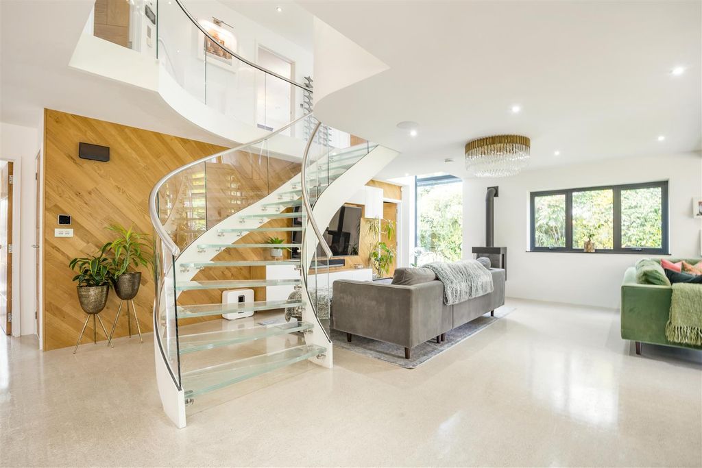 Property photo 3 of 52 8690006-Interior11.Jpg