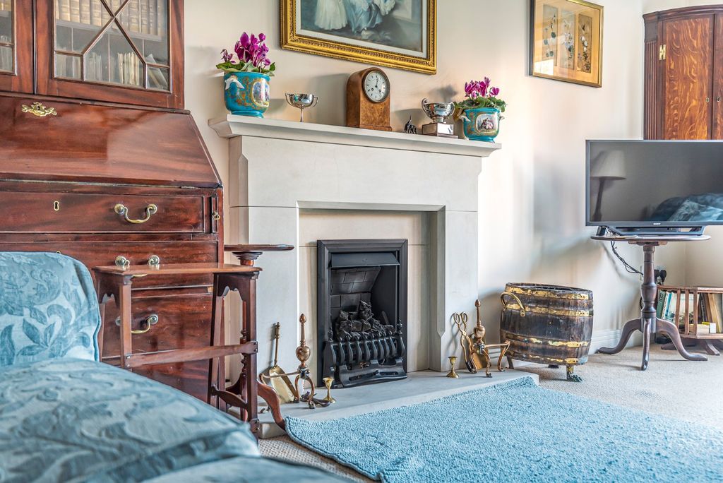 Property photo 3 of 12 Photo 06