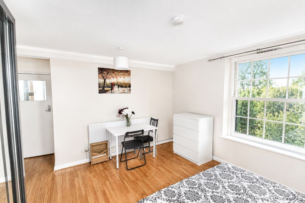 Property photo 1 of 9 5 Bedroom Flat For Sale In E2 9Qt Moments From Bethnal Green Station
