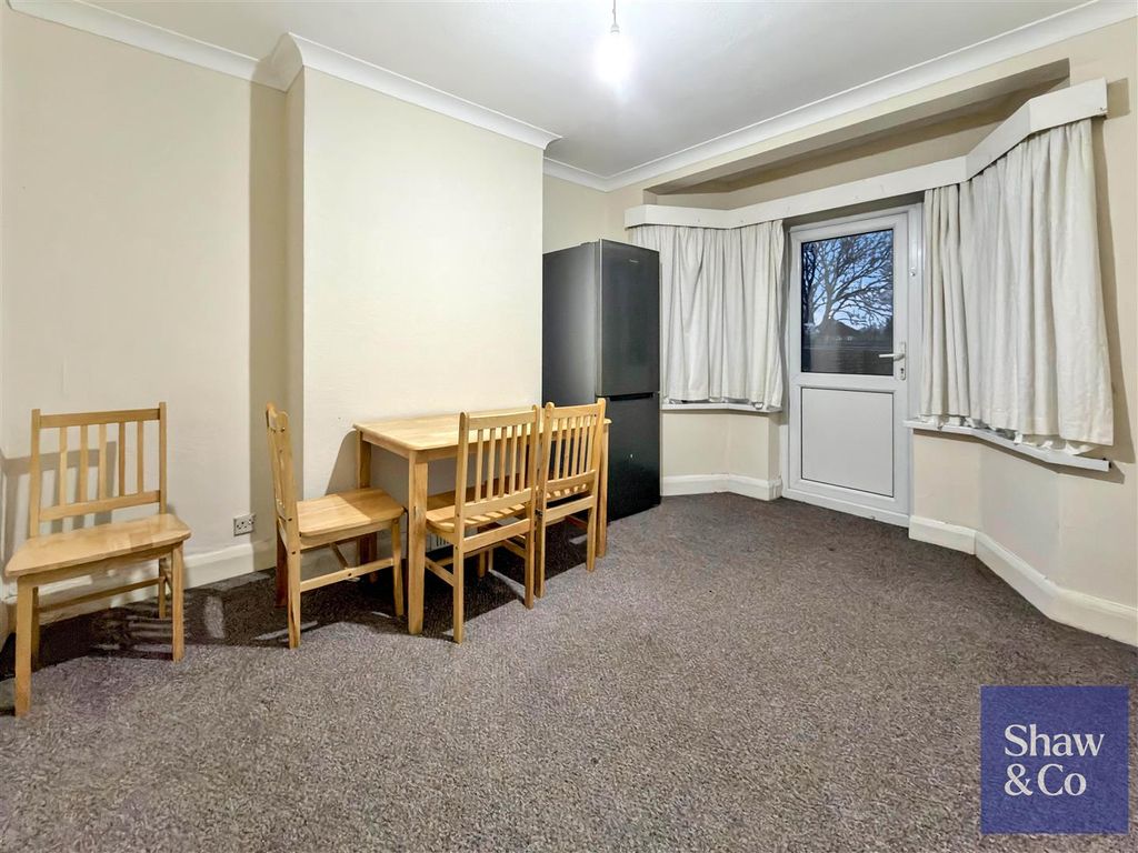 Property photo 3 of 8 Lounge.Jpeg