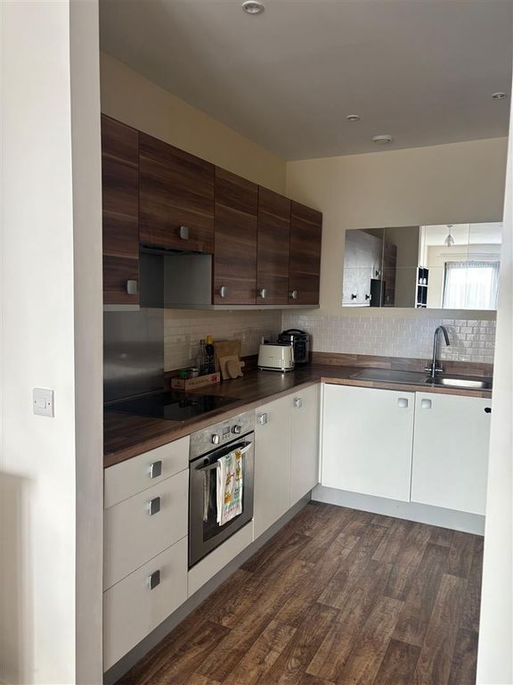 Property photo 3 of 12 Kitchen