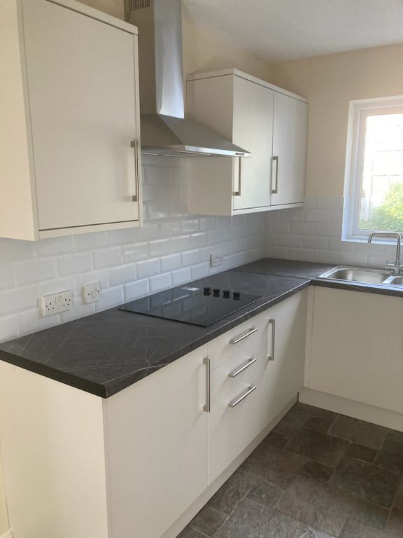 Property photo 3 of 36 U Shaped Kitchen