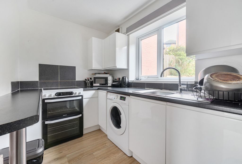 Property photo 3 of 10 1387107-10-6932E5...