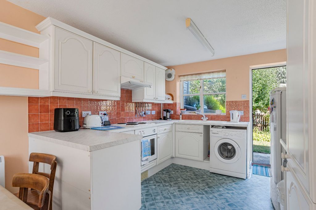 Property photo 2 of 12 Picture No. 27