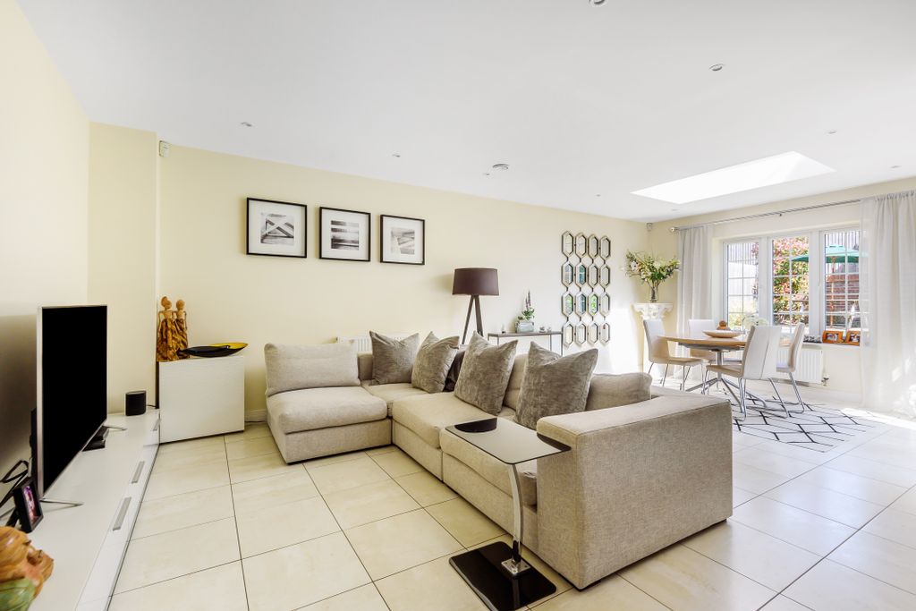 Property photo 3 of 16 Photo 03