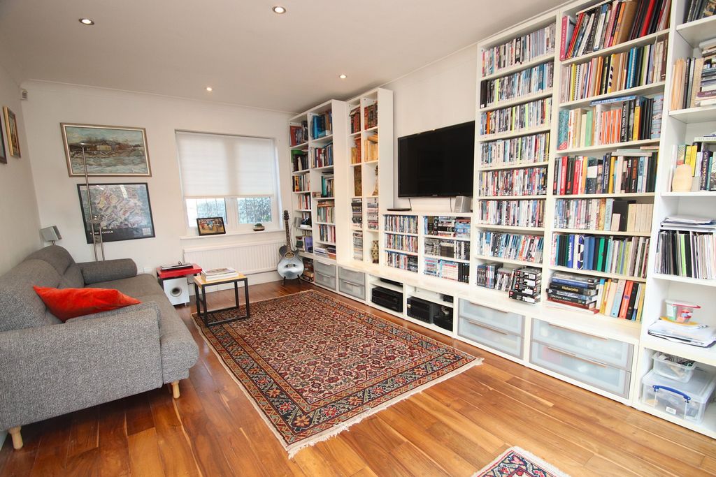 Property photo 3 of 20 Photo 8