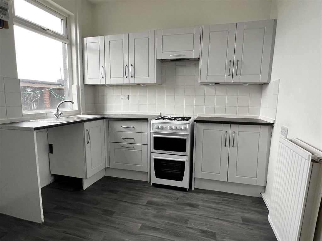 Property photo 3 of 11 Kitchen Dining