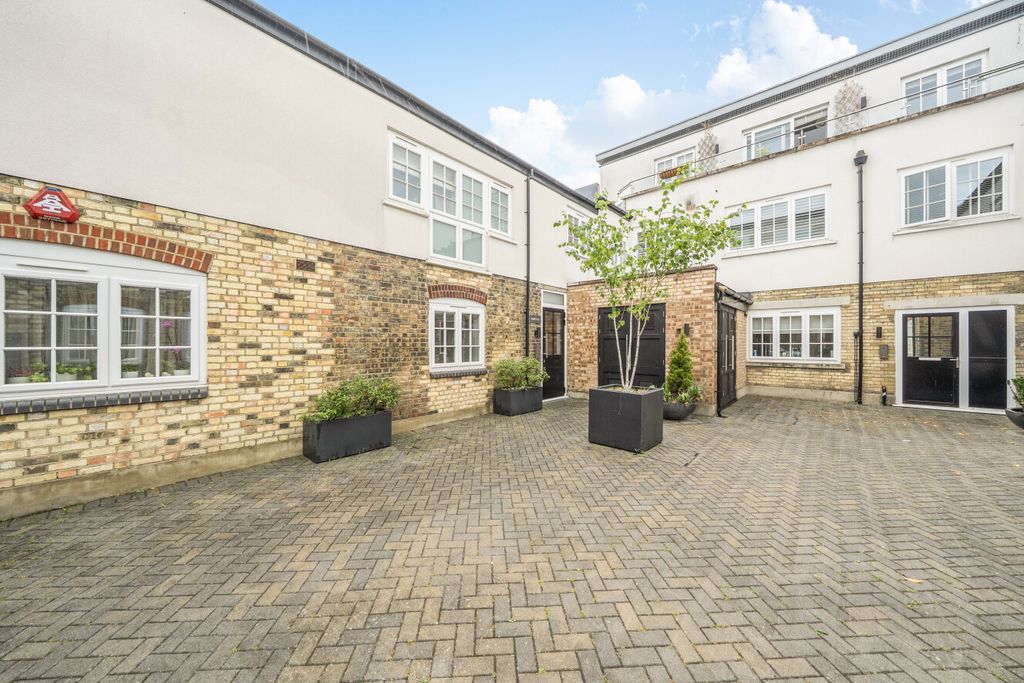 Property photo 1 of 12 1468426-19-6A2165...