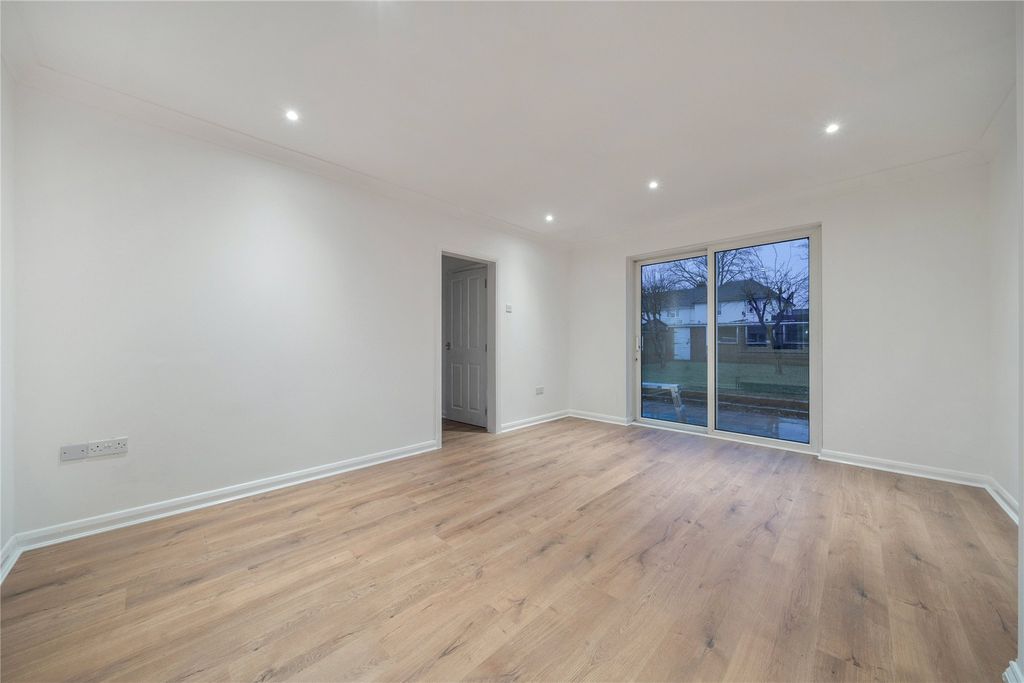 Property photo 2 of 20 Picture No. 24