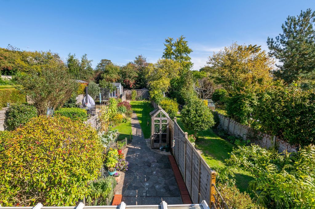 Property photo 2 of 18