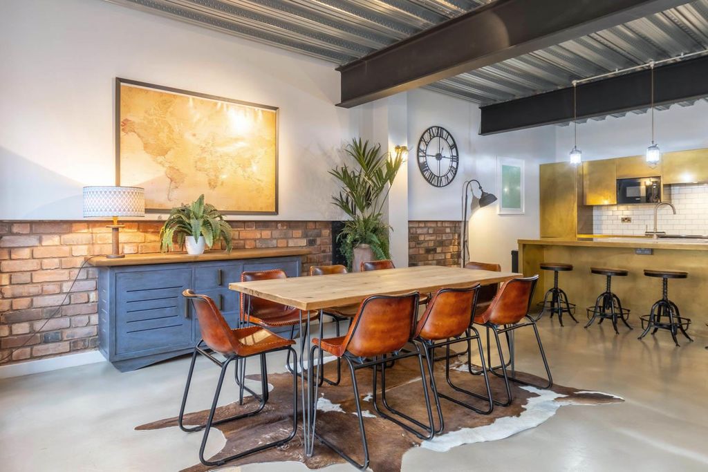 Property photo 3 of 24 Dining Area