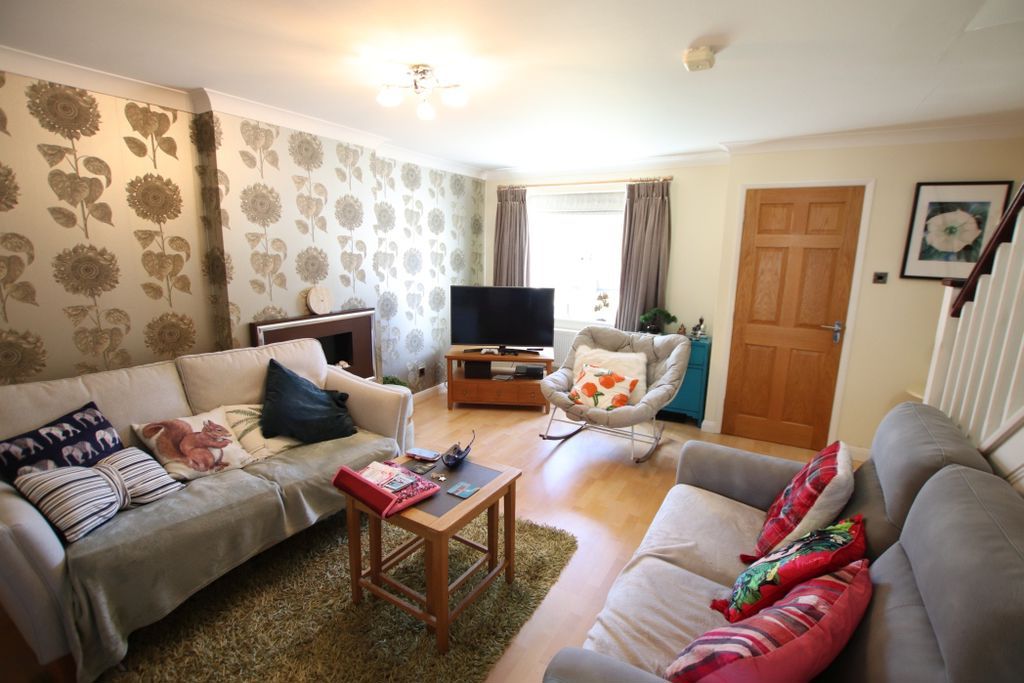 Property photo 2 of 12 Lounge Photo 1